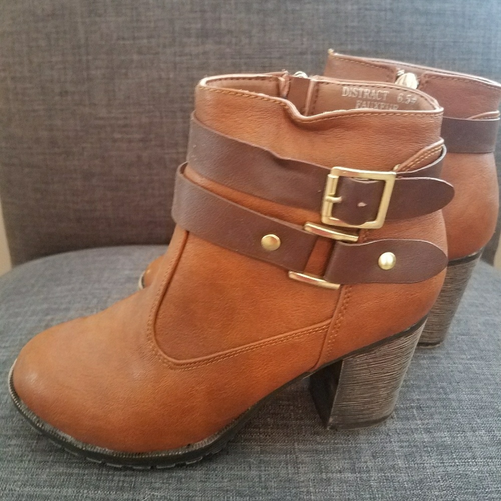 6.5 brown buckle short boot